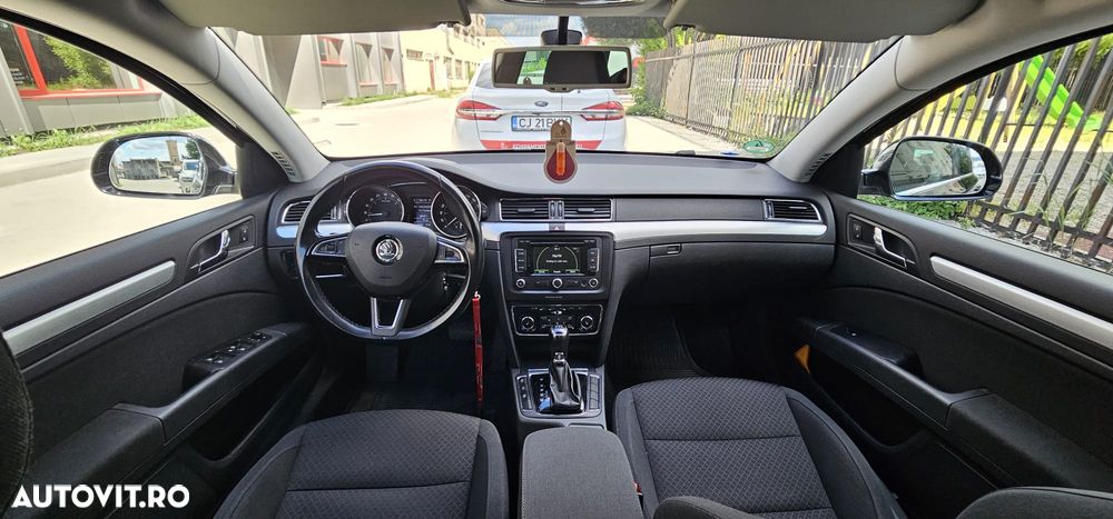 Skoda Superb 2.0 TDI DSG Exclusive - 9