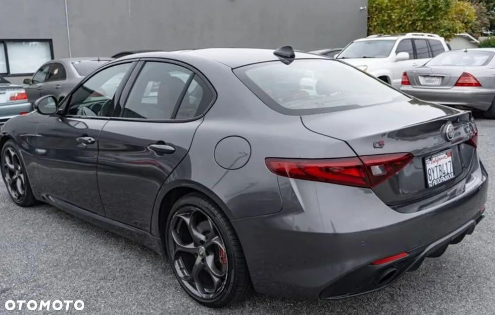 Alfa Romeo Giulia - 7