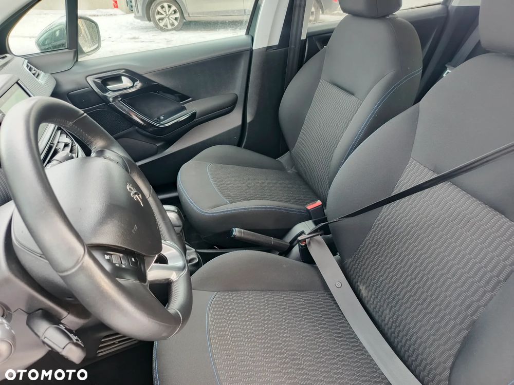 Peugeot 208 1.2 PureTech Style - 8