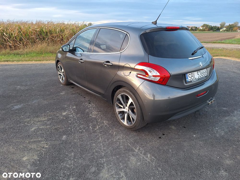 Peugeot 208 2012 photo 5