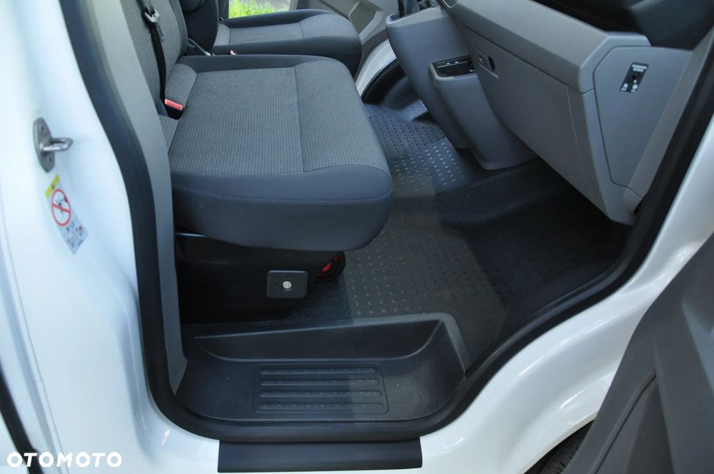 Volkswagen T6.1 - 17
