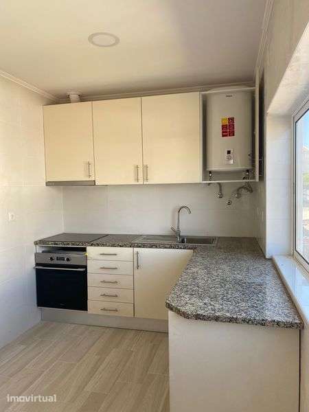 Arrenda-se T1 em duplex no Feijó - Grande imagem: 2/11