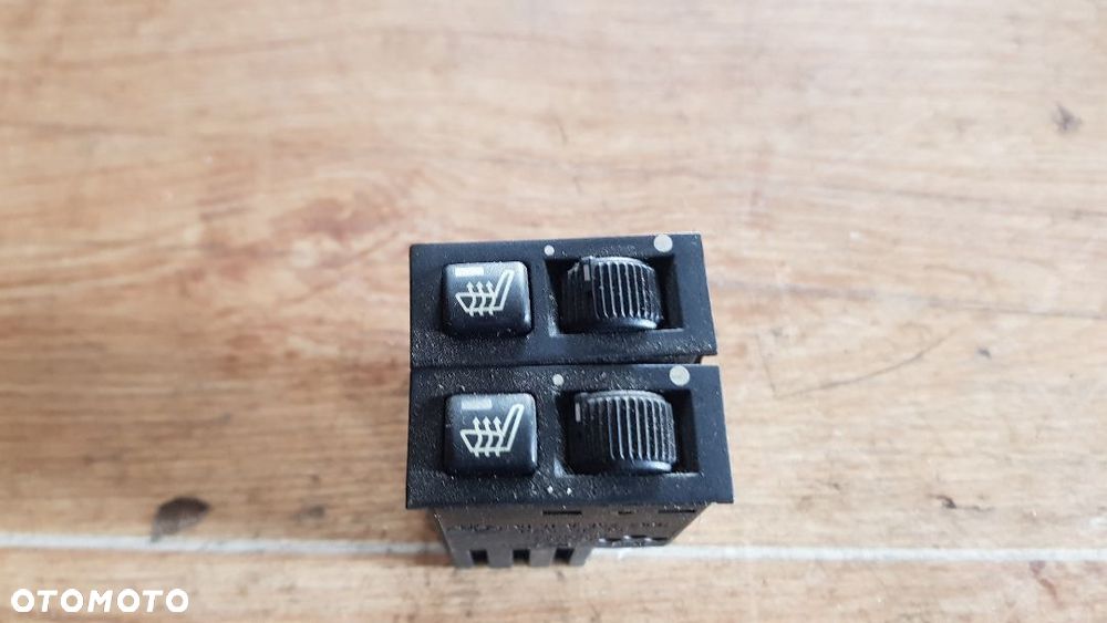 BMW PRZEŁĄCZNIK PRZYCISK PODGRZEWANIA FOTELI  8352259