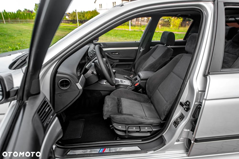 BMW Seria 5 523i - 22