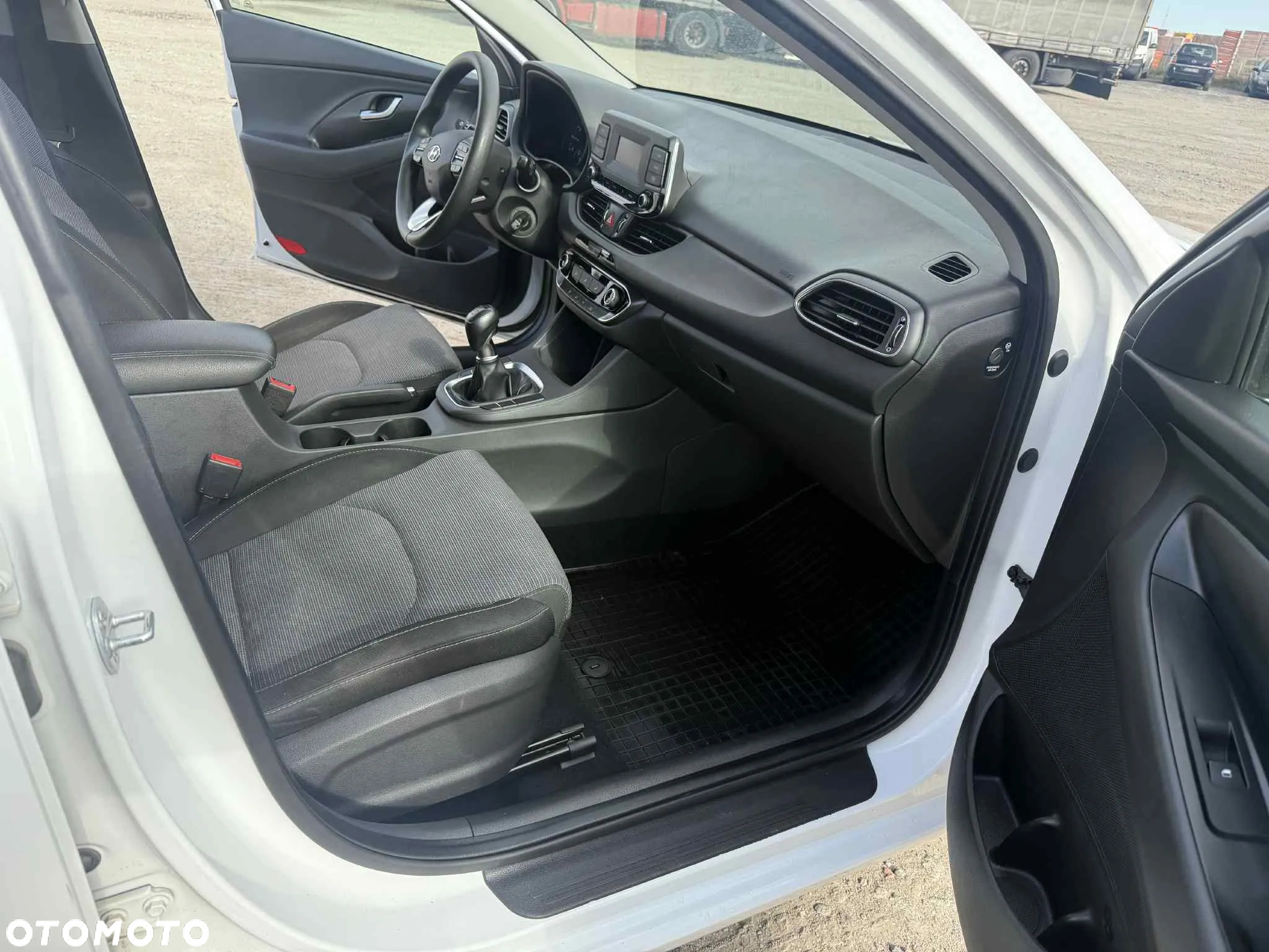 Hyundai i30 1.5 DPI Classic + - 12