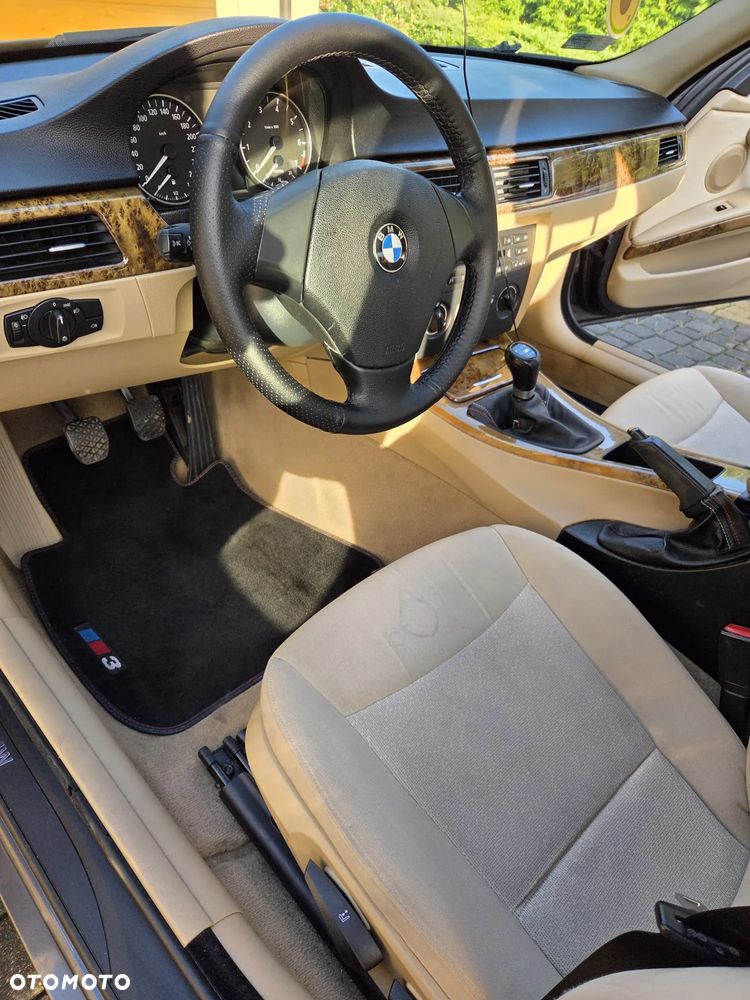 BMW Seria 3 320i - 16