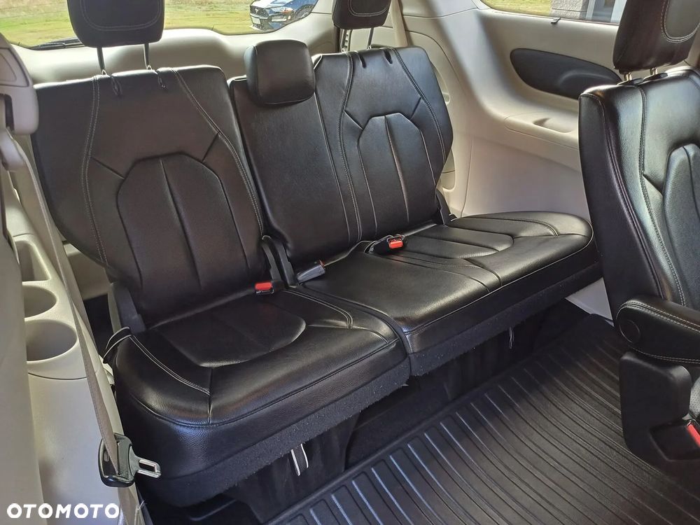 Chrysler Pacifica - 14