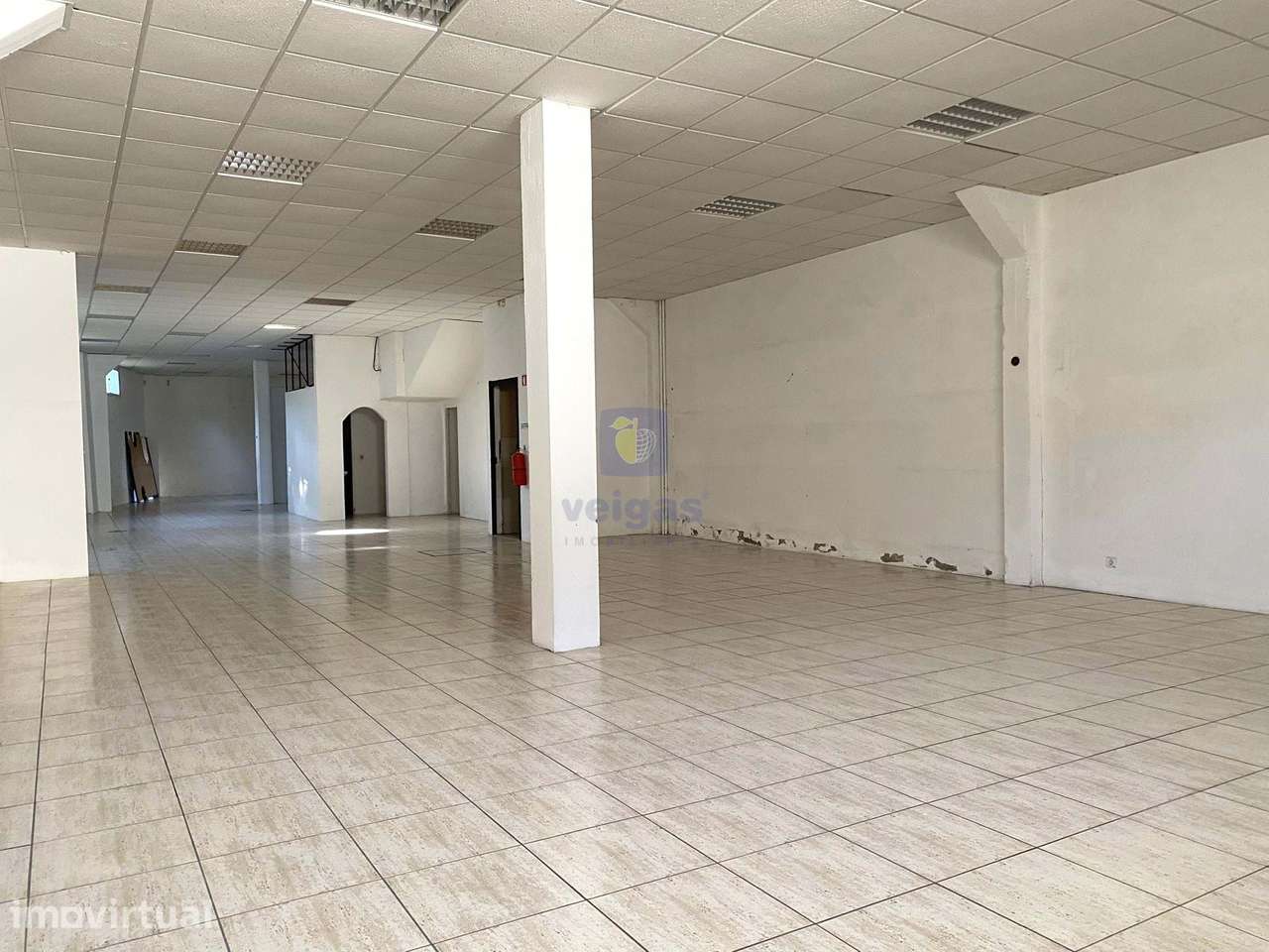 Arrendamento de armazém em cave com 248m2 em Meirinhas, Pombal - Grande imagem: 2/15
