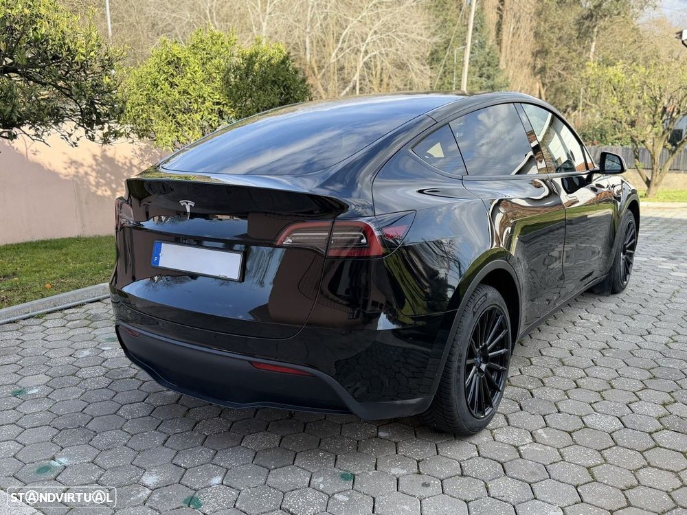 Tesla Model Y Long Range Dual Motor AWD - 3