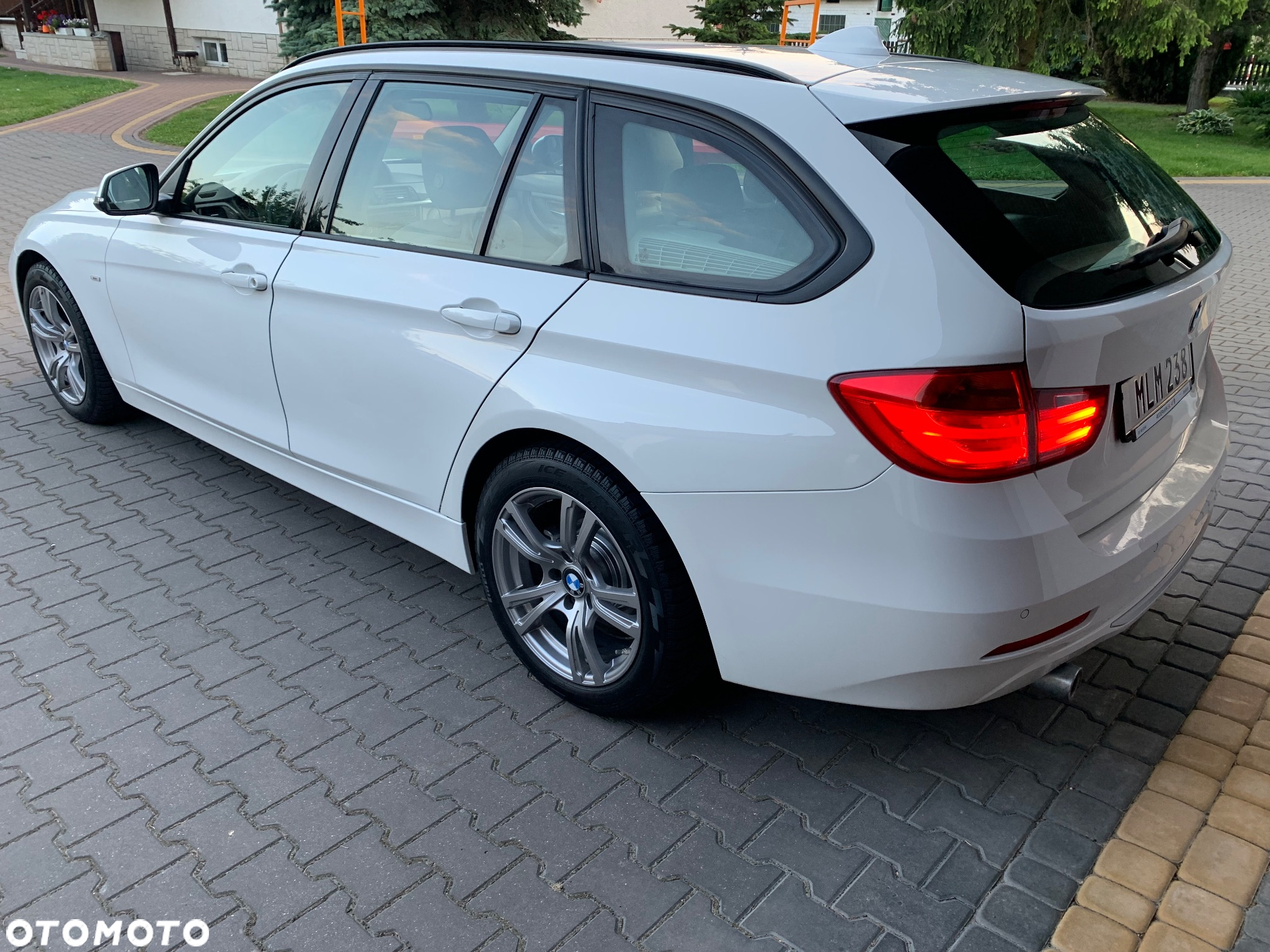 BMW Seria 3 318d Touring Modern Line - 12