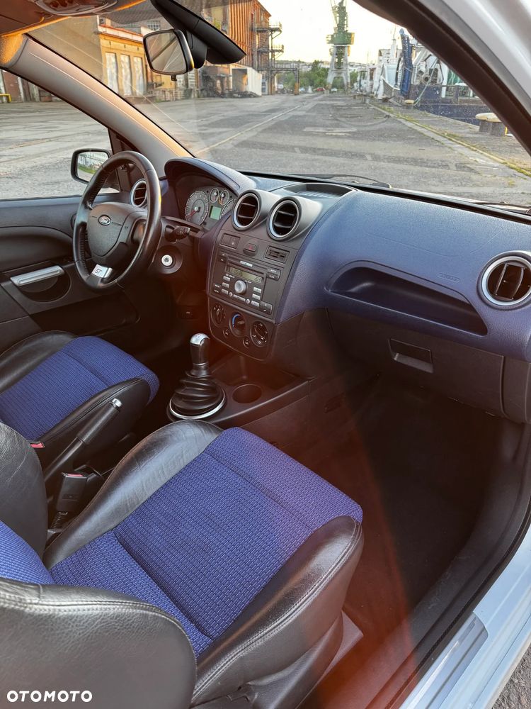 Ford Fiesta - 12