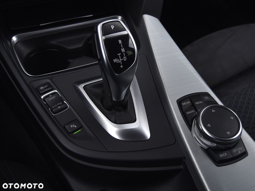 BMW Seria 3 320d xDrive Sport-Aut Sport Line - 39