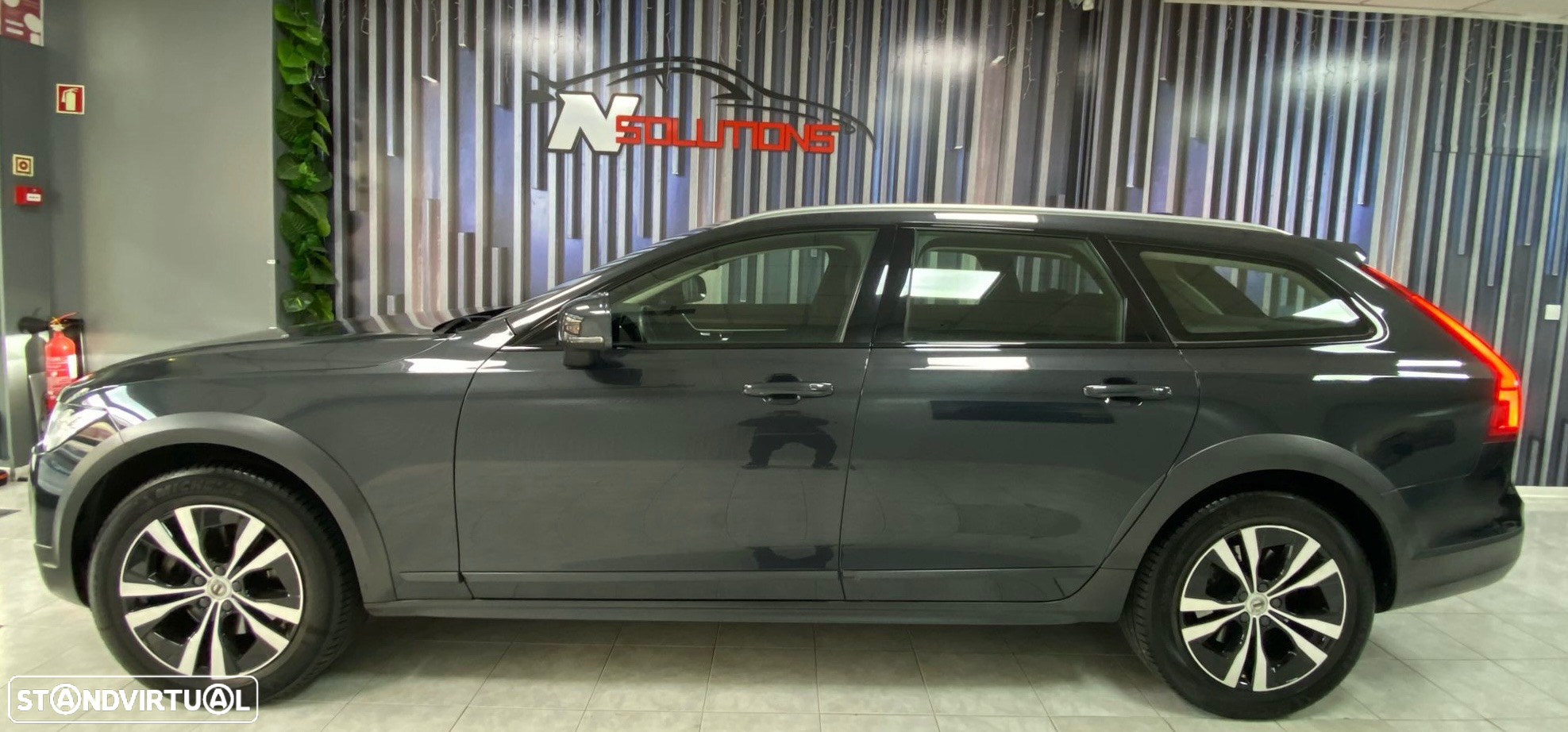 Volvo V90 Cross Country 2.0 D4 Pro AWD Geartronic - 4