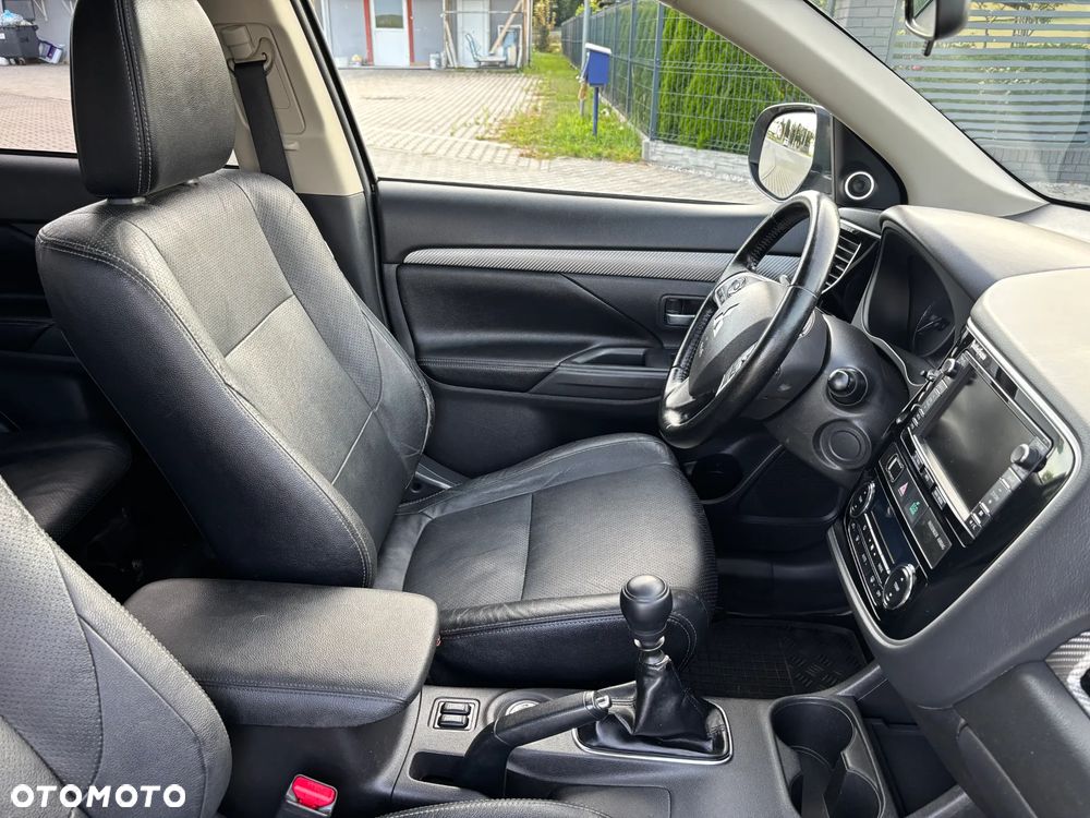 Mitsubishi Outlander 2.2 DI-D 4WD Diamant Edition - 6