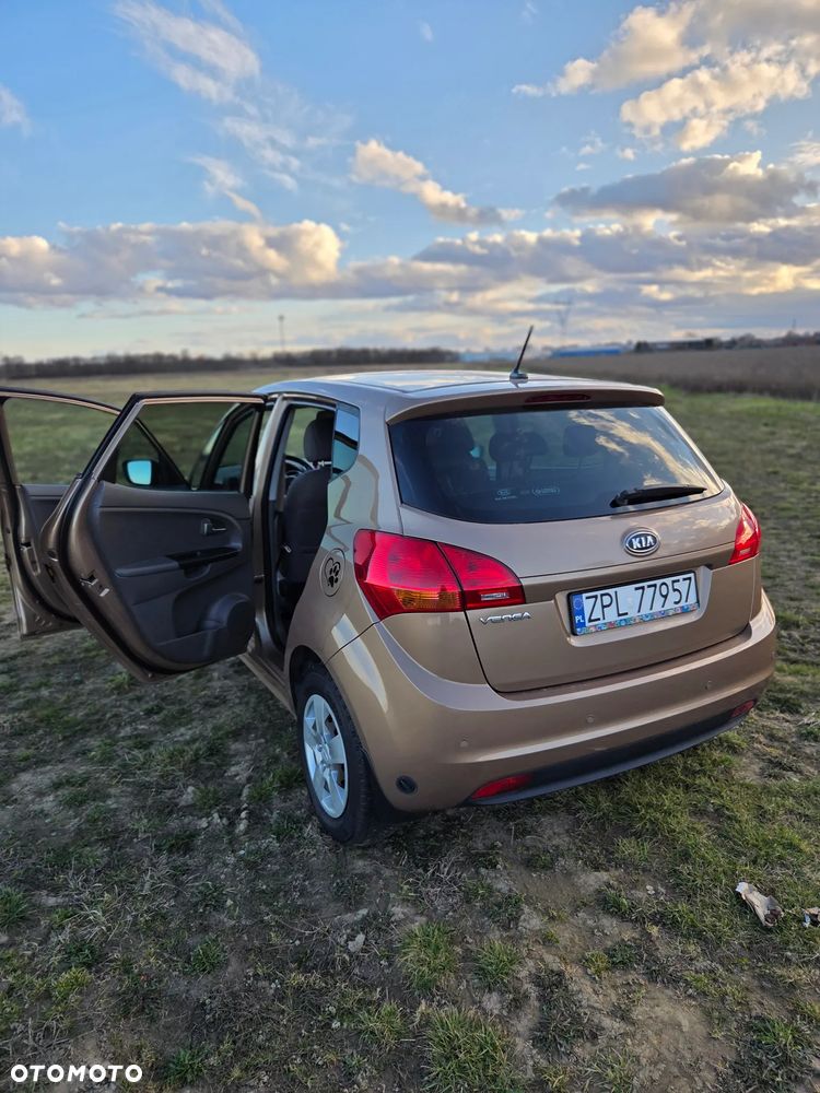 Kia Venga - 16