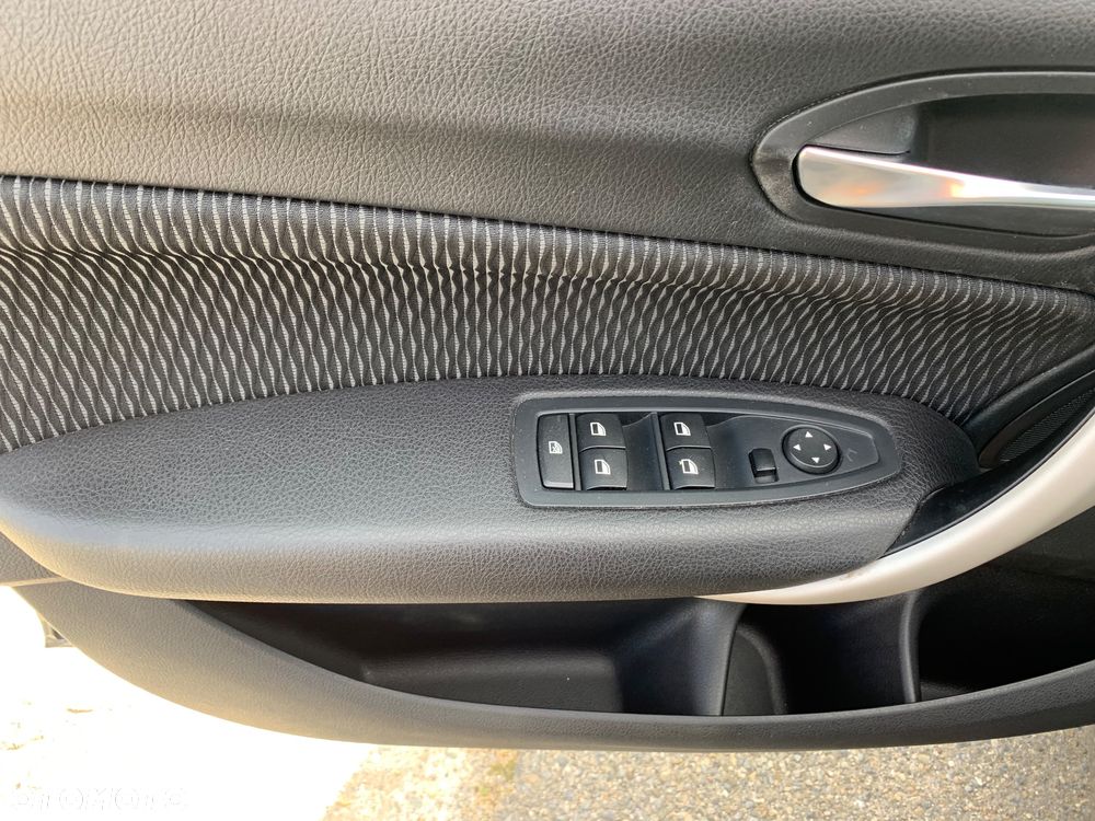 BMW Seria 1 - 32