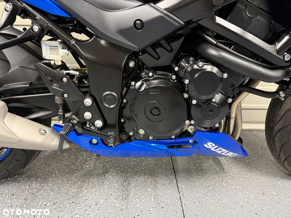 Suzuki GSX - 7
