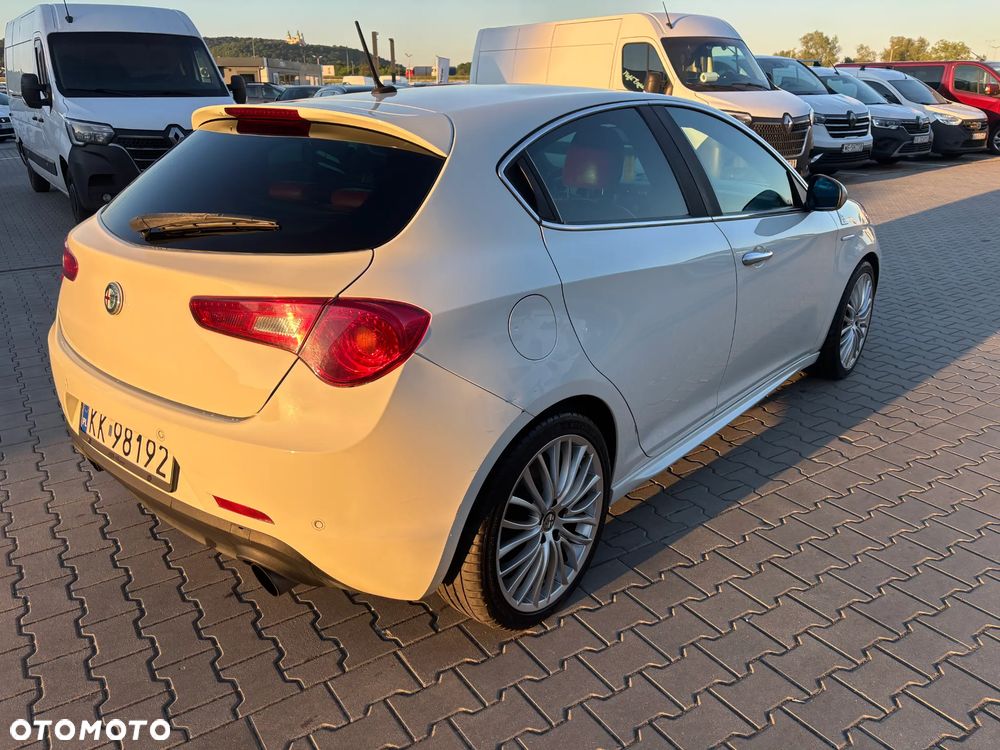 Alfa Romeo Giulietta 1.8 TBi 16V Quadrifoglio Verde - 4