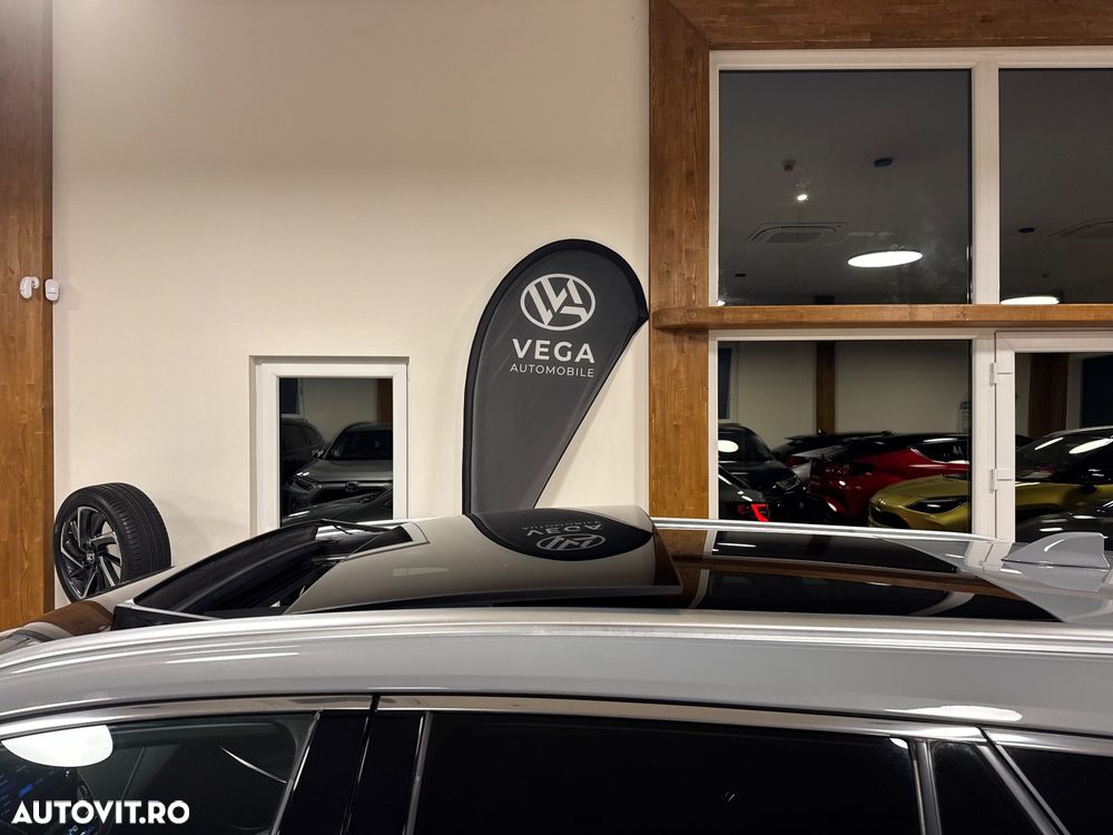 Toyota Corolla 2.0 HSD Exclusive Plus GR Sport Bi-Tone - 35