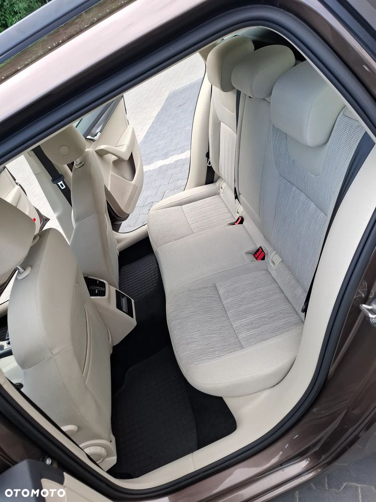 Skoda Octavia 1.6 TDI Ambition DSG - 10