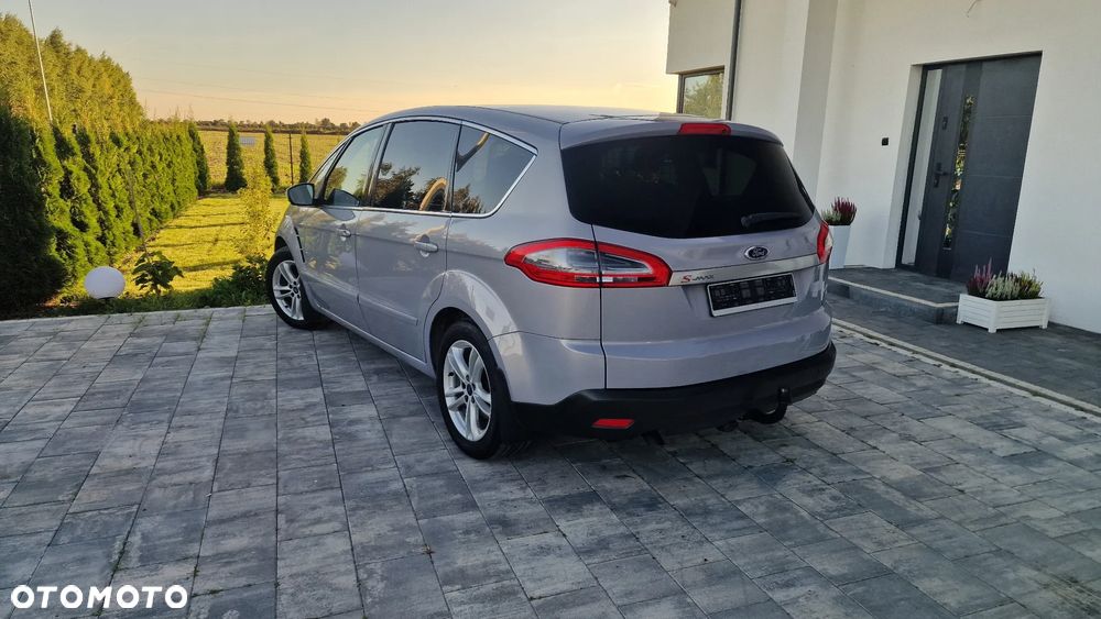 Ford S-Max - 12