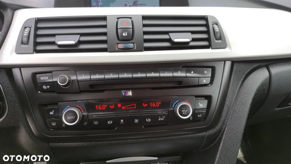 BMW Seria 3 320d DPF Edition Sport - 37