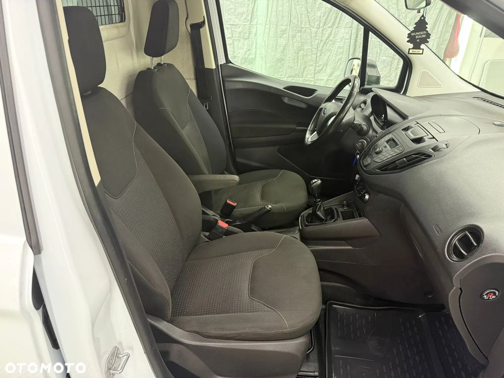 Ford Transit Courier - 13