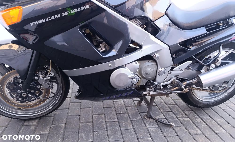 Kawasaki ZZR - 12