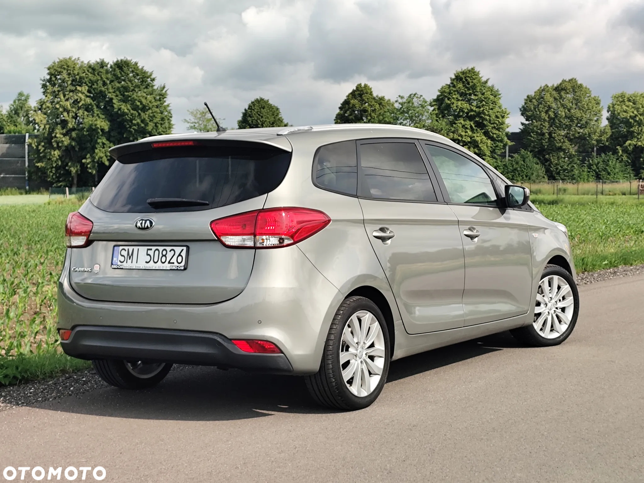 Kia Carens 1.6 GDI Dream Team Edition - 4