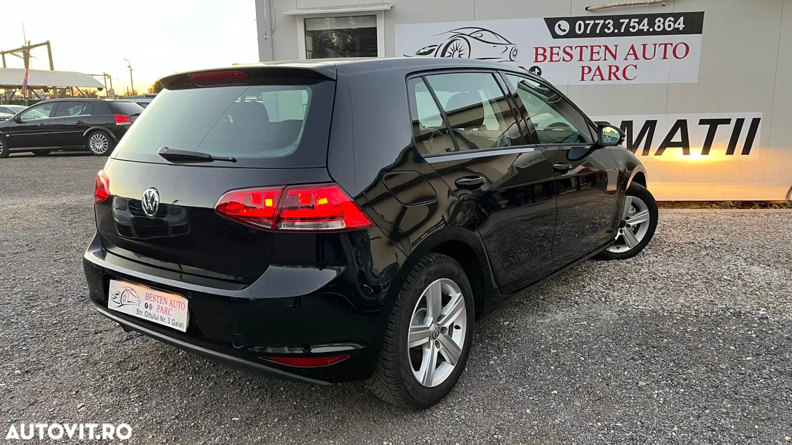 Volkswagen Golf - 34