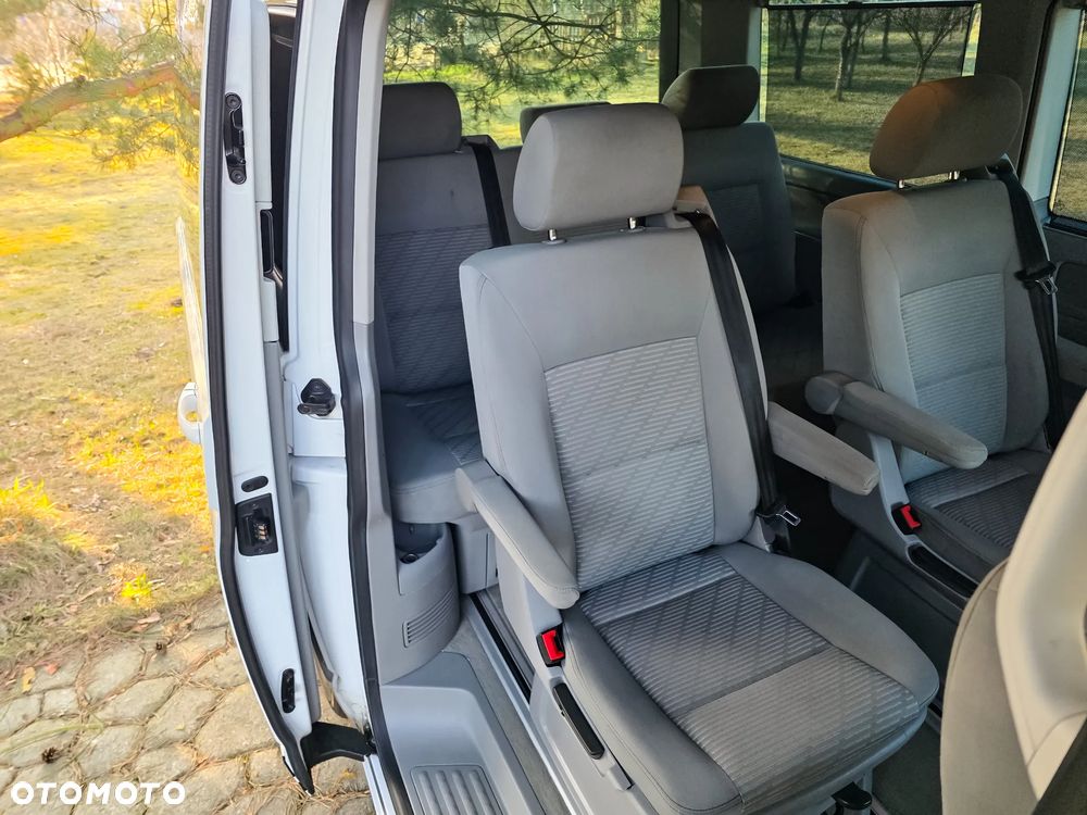 Volkswagen Multivan - 10