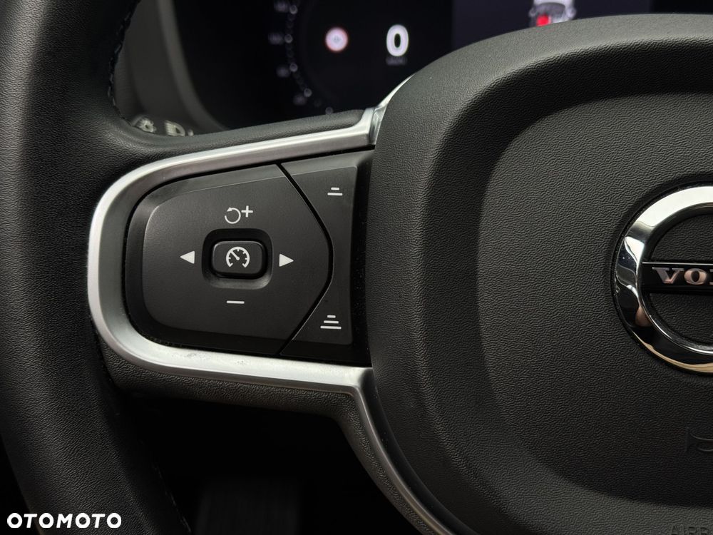 Volvo XC 60 B5 B AWD Momentum Pro - 26