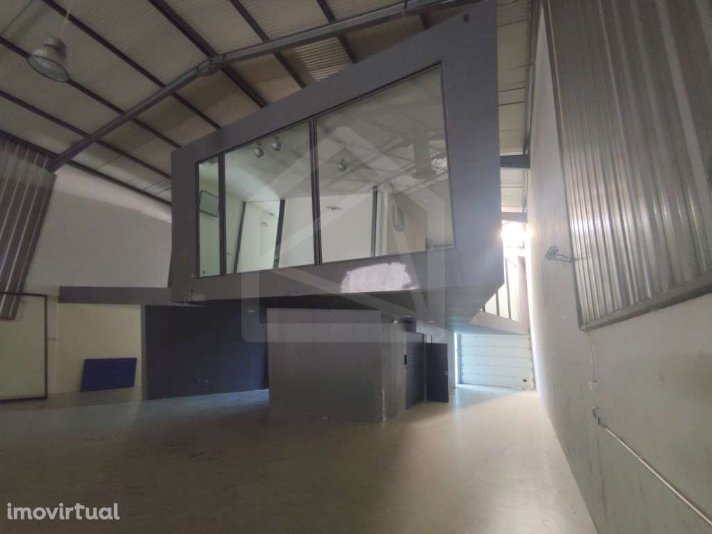 Armazém Industrial em São João da Madeira - Grande imagem: 2/30