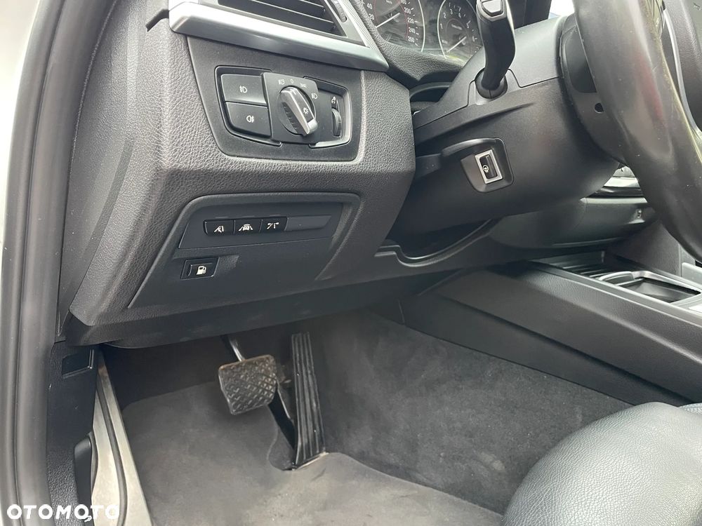 BMW Seria 3 330e iPerformance M Sport - 24