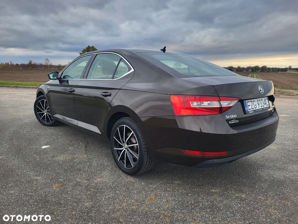 Skoda Superb 2.0 TDI 4x4 Ambition - 4