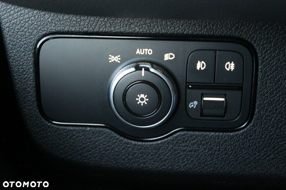 Mercedes-Benz Sprinter - 25