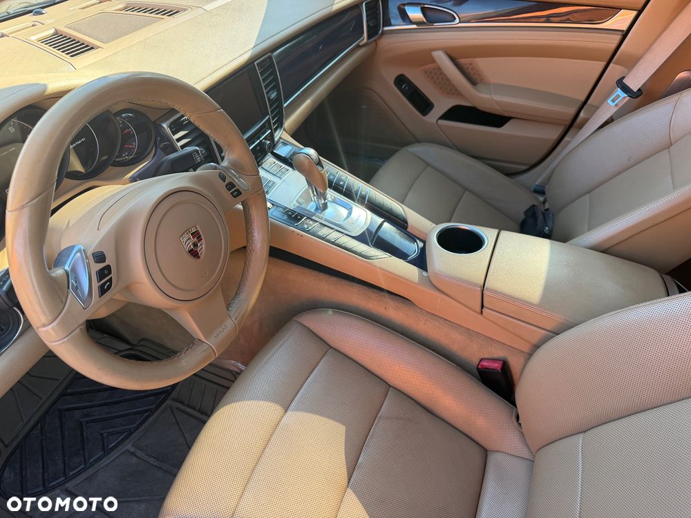 Porsche Panamera 4 PDK - 23