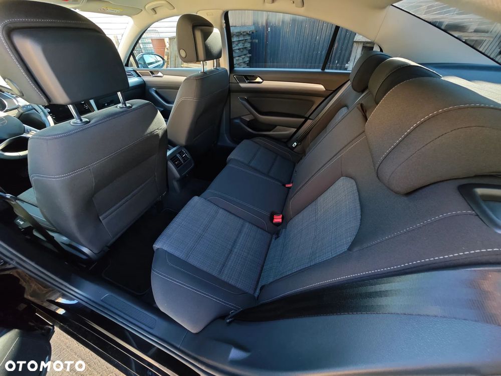 Volkswagen Passat 2.0 TSI Business DSG - 16