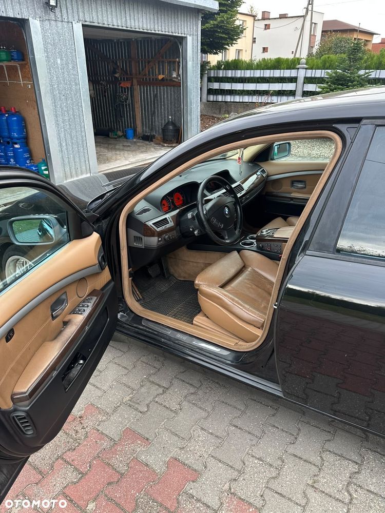 BMW Seria 7 745i - 9