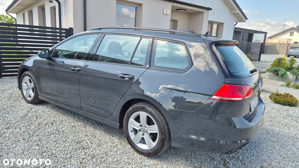 Volkswagen Golf - 6