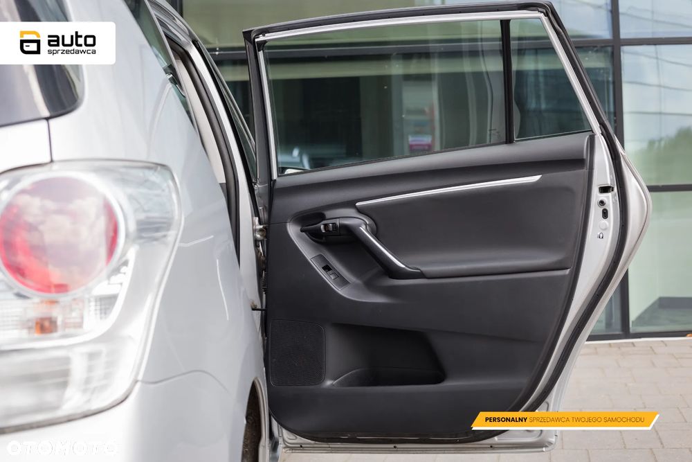 Toyota Verso 1.8 Premium 7os - 25