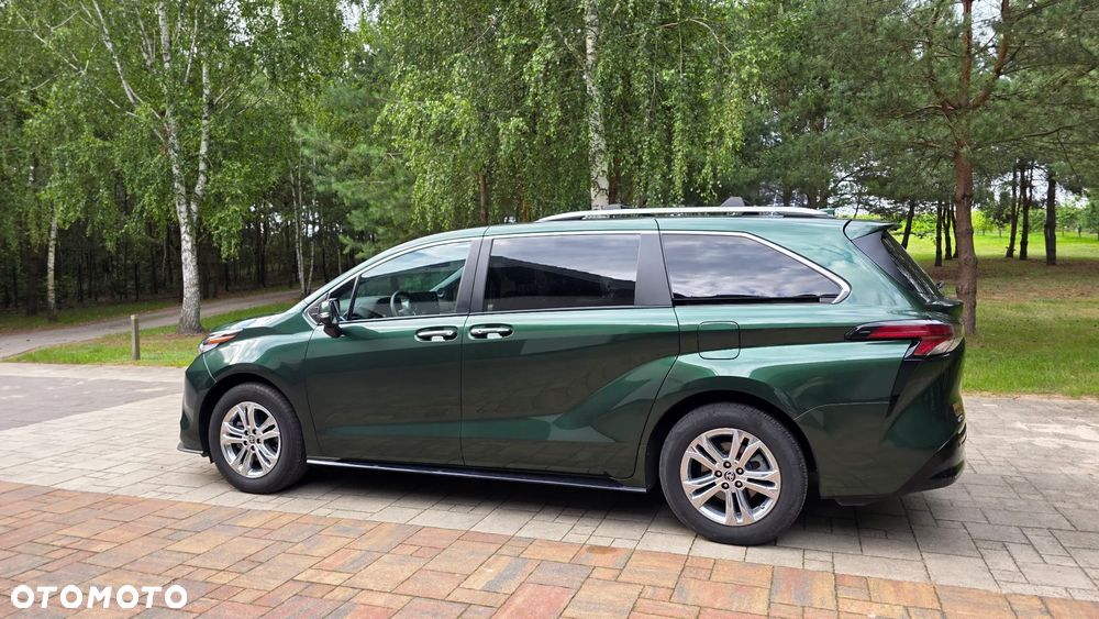 Toyota Sienna - 2