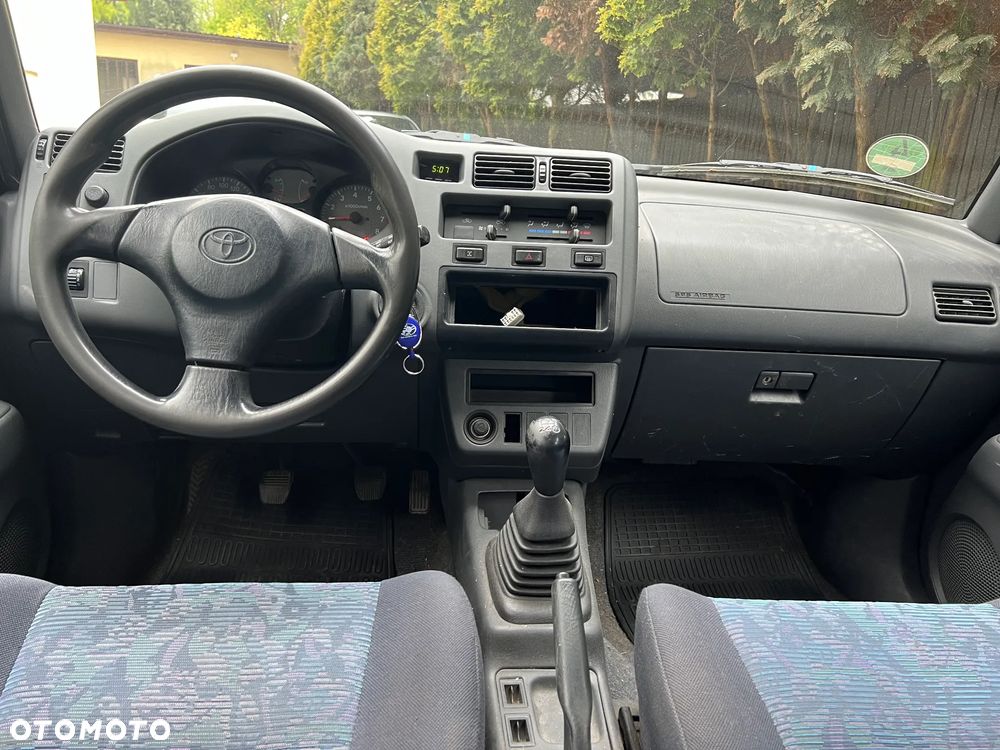 Toyota RAV4 2.0 - 9