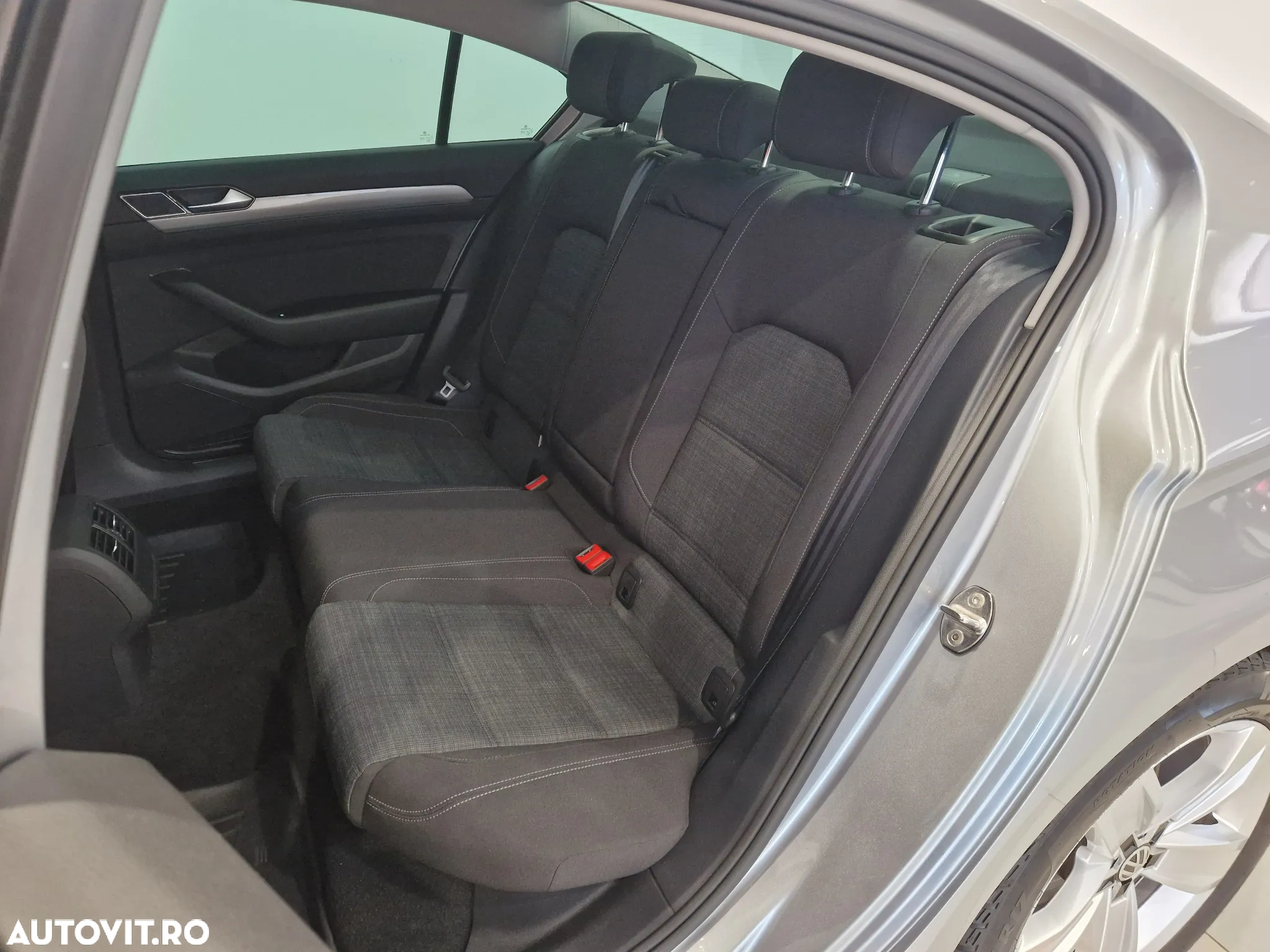 Volkswagen Passat 2.0 TDI DSG Comfortline - 14