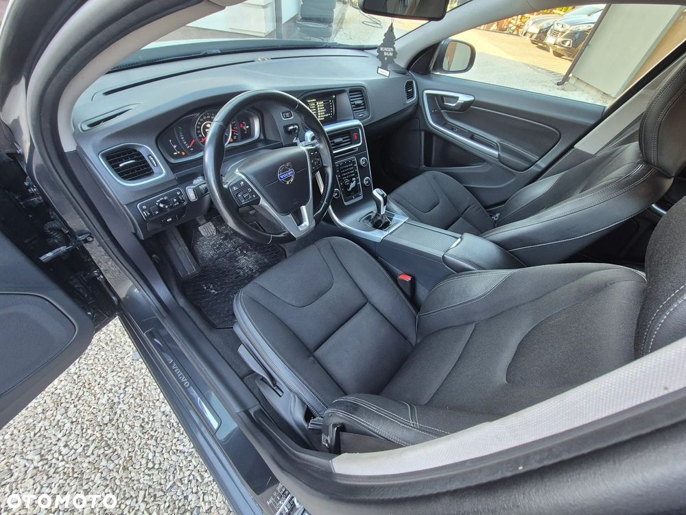 Volvo V60 D2 Drive-E Momentum - 10