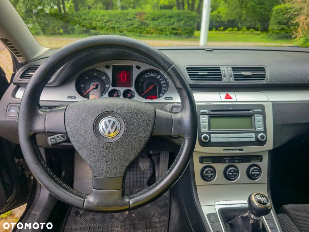 Volkswagen Passat 2.0 TDI Comfortline - 8