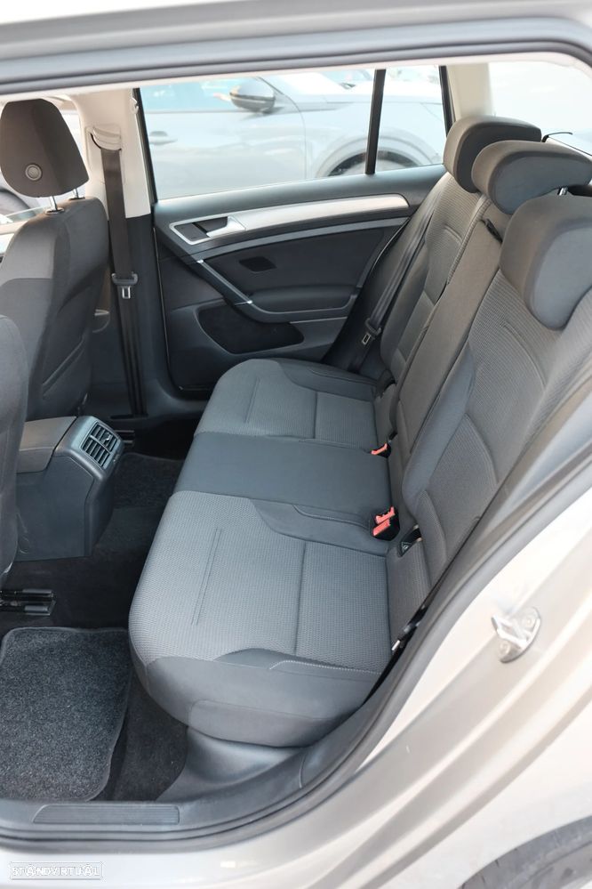 VW Golf Variant 1.6 TDi BlueMotion Confortline - 17