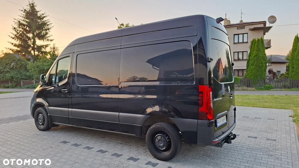 Mercedes-Benz Sprinter - 12