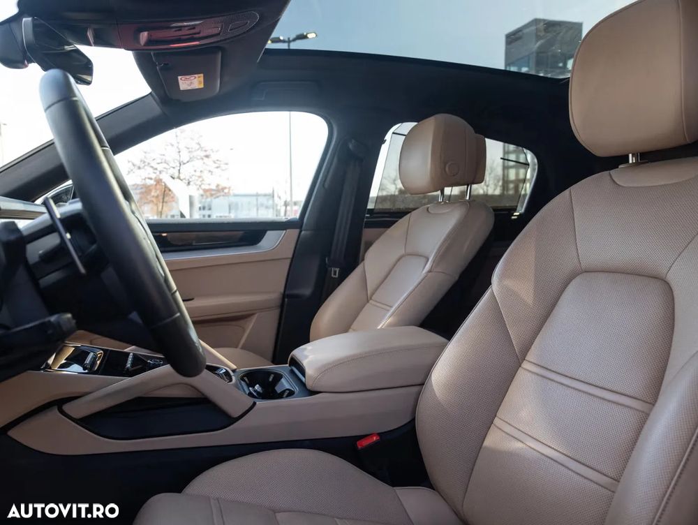 Porsche Cayenne Coupe E-Hybrid - 8