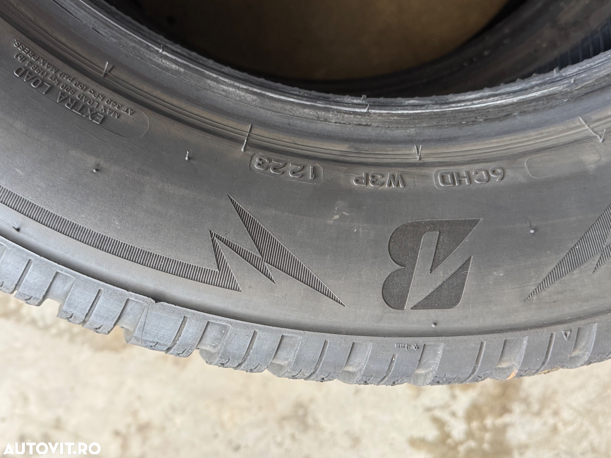Vând 4 anvelope 225/60/18 bridgestone de iarnă ca noi - 8